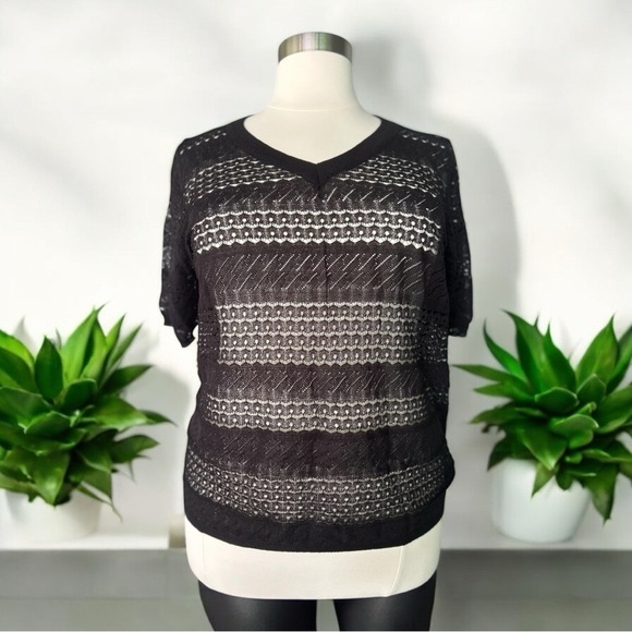 NWT!Black Crochet Short Sleeve Top Size 12or Large - Picture 2 of 4